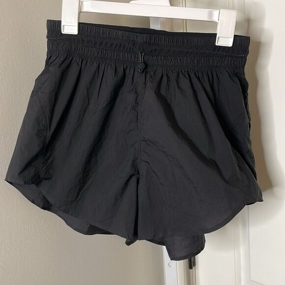 Lululemon Step Out High Rise Short 3" Sz 8 Black 8002 - Picture 3 of 10